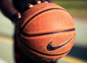 开云足球直播-当伊布接管F1街道赛，一场法国强行终结皇马的超现实寓言