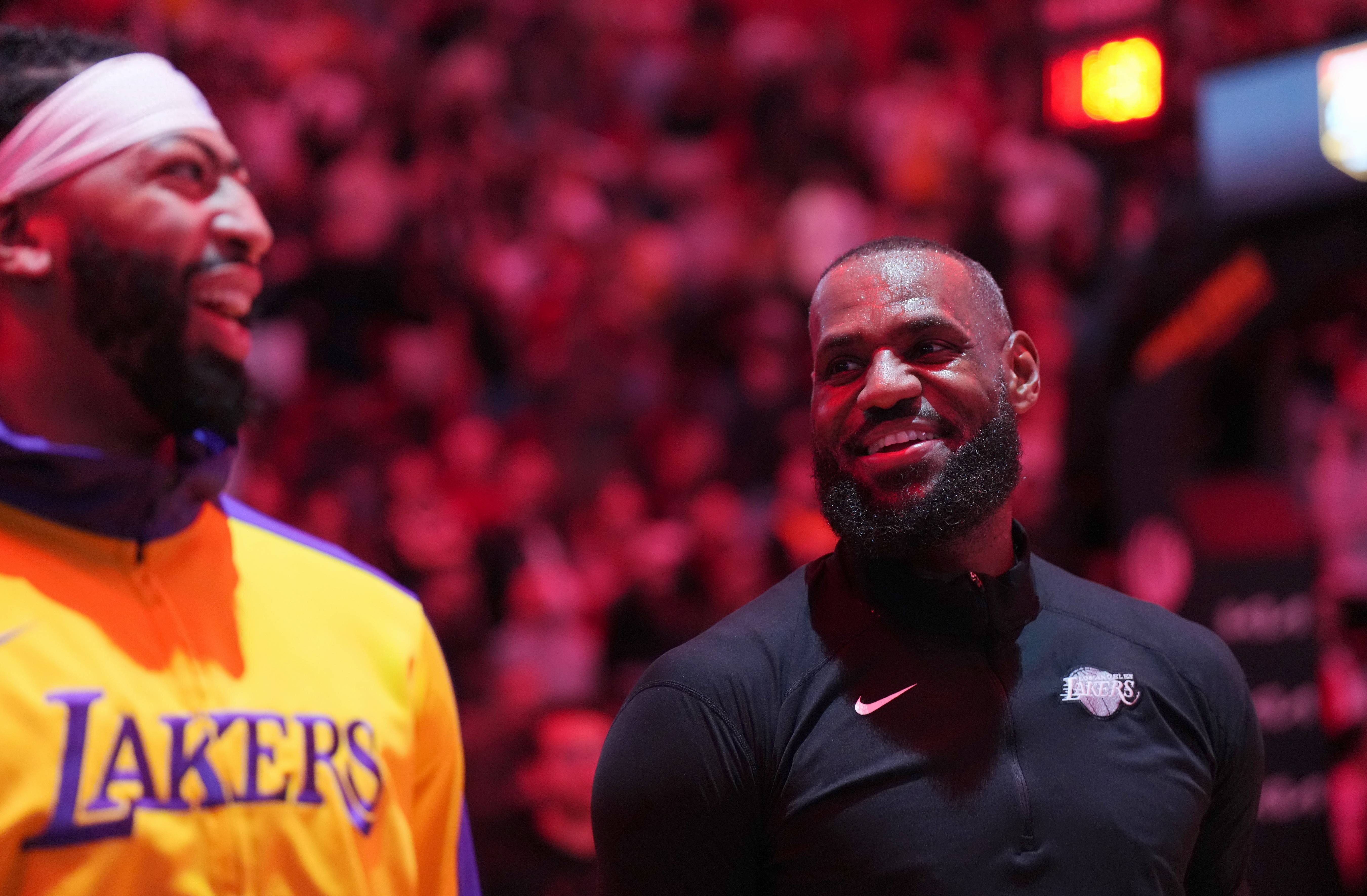 深圳队碾压独行侠,詹姆斯状态火热 深圳队碾压独行侠,詹姆斯状态火热