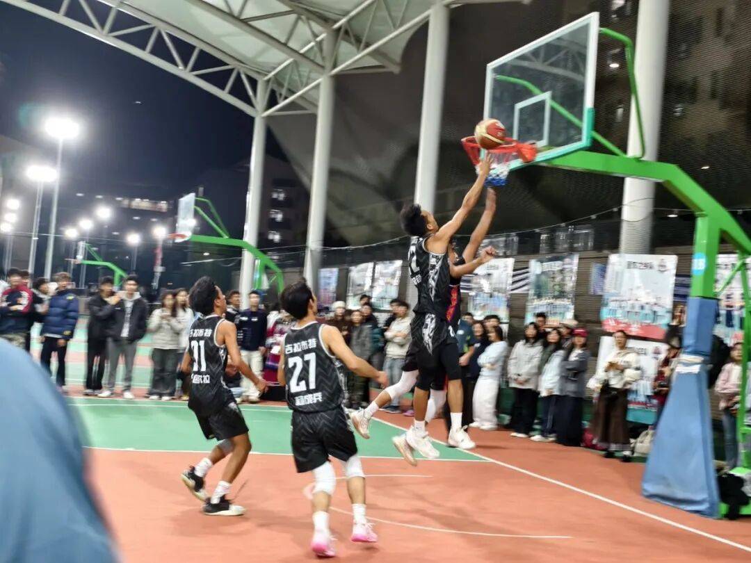 球队团结拼搏，篮球比赛中扬帆远航的简单介绍