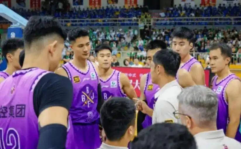 包含柏林联队逆风翻盘，年轻球员崭露头角的词条