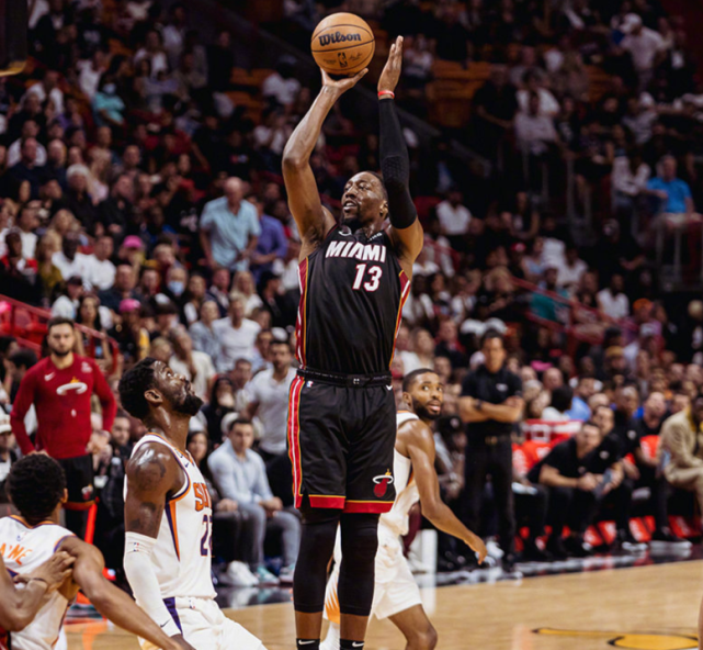 热火绝杀雷霆，布克完成帽子戏法