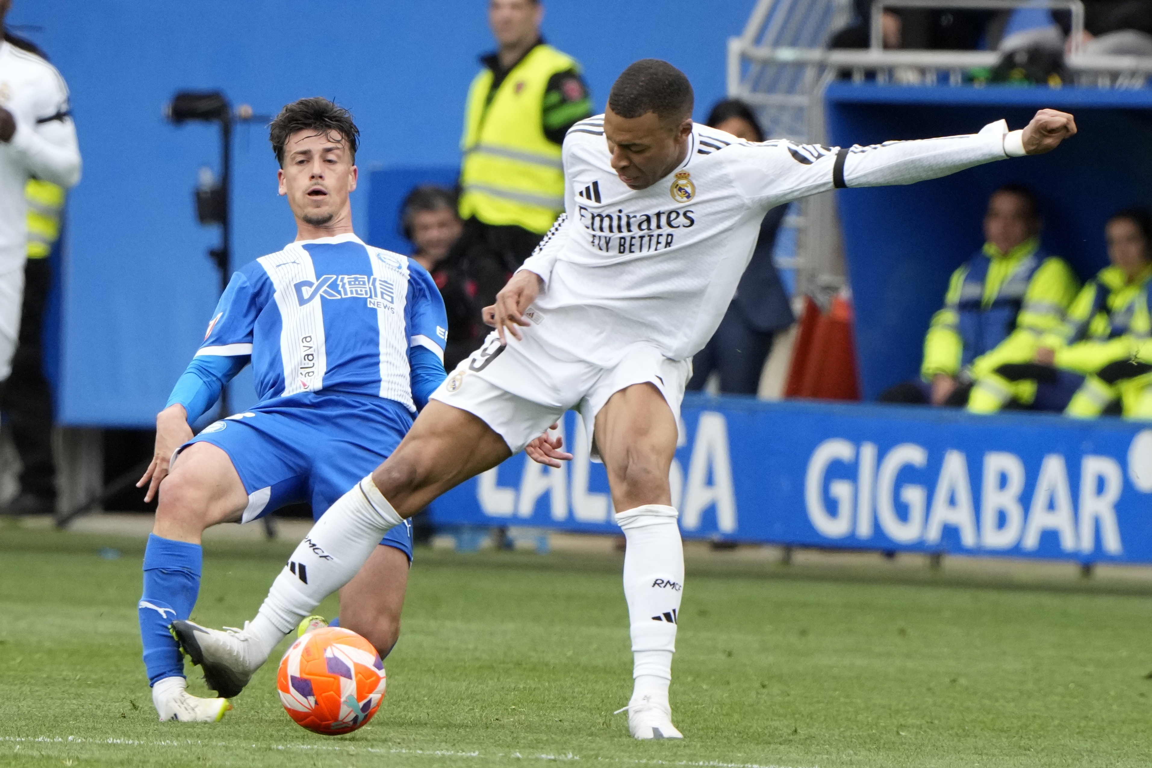 包含皇马完胜瑞士，姆巴佩绝境逆转的词条