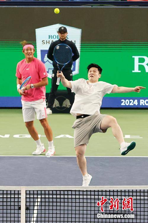 日本网球队力克西班牙网球队,费德勒一己之力扛起全队的简单介绍 日本网球队力克西班牙网球队,费德勒一己之力扛起全队的简单介绍