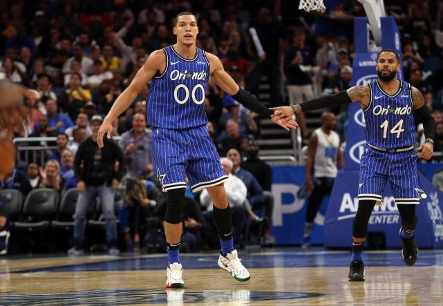 包含快船完胜雷霆，武切维奇高光表现的词条