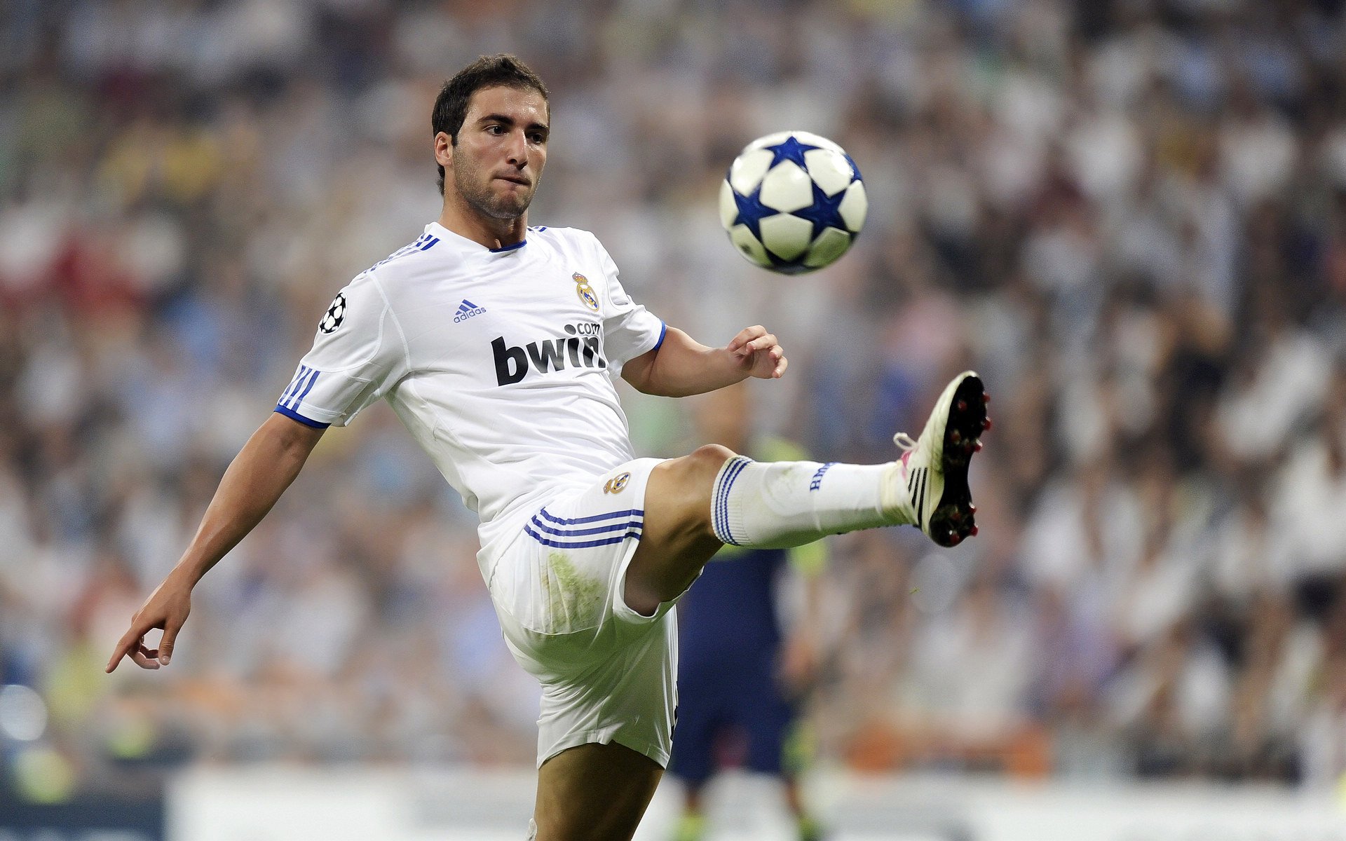 独行侠对阵勇士，德罗赞连续得分狂潮，单骑拉开胜负差距